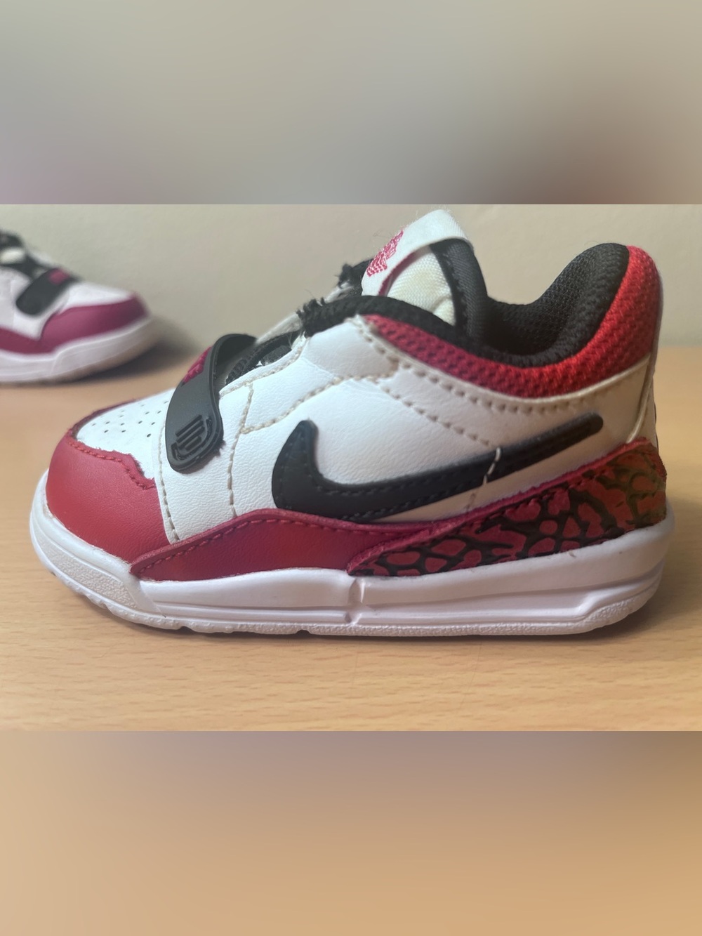 Jordan Legacy 312 Chicago Low White/Black-Gym Red CD9056-116 Toddler Size 5C - Picture 7 of 10